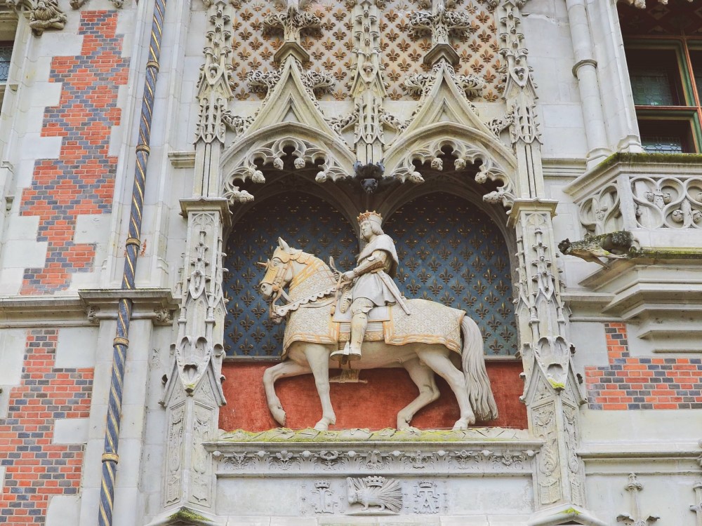 Emblème royal au Château de Blois