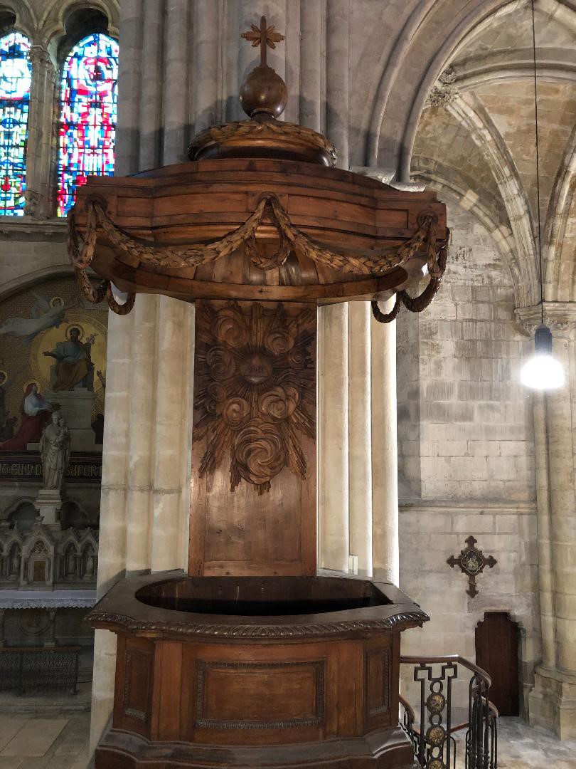 Chaire de L’église St Julien à Tours rénovée par Julien Hebras