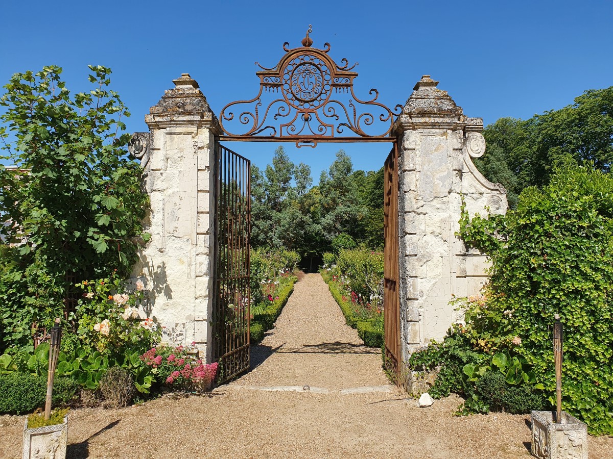 Entrée des Jardins du Château de Jallanges